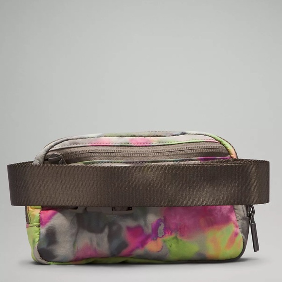 Lululemon Everywhere Belt Bag 1L (Hyper Dye Multi/Rover) - Picture 3 of 11